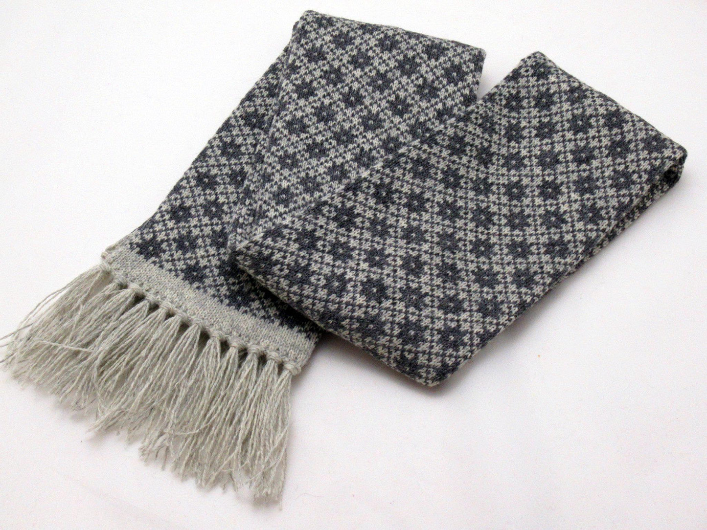 Long Winter Scarf in Light Gray with Muhu Stars.