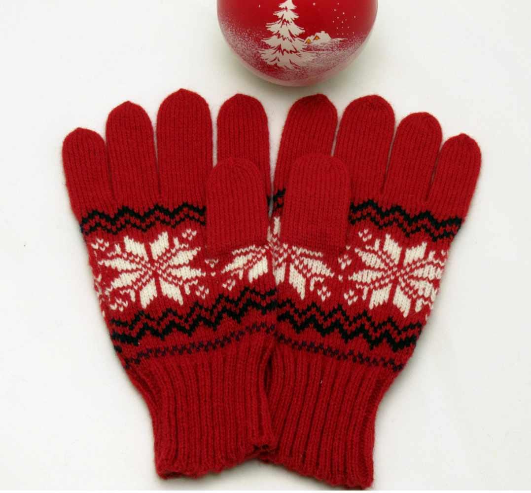 Knitted Wool Gloves in Red with White Stars.