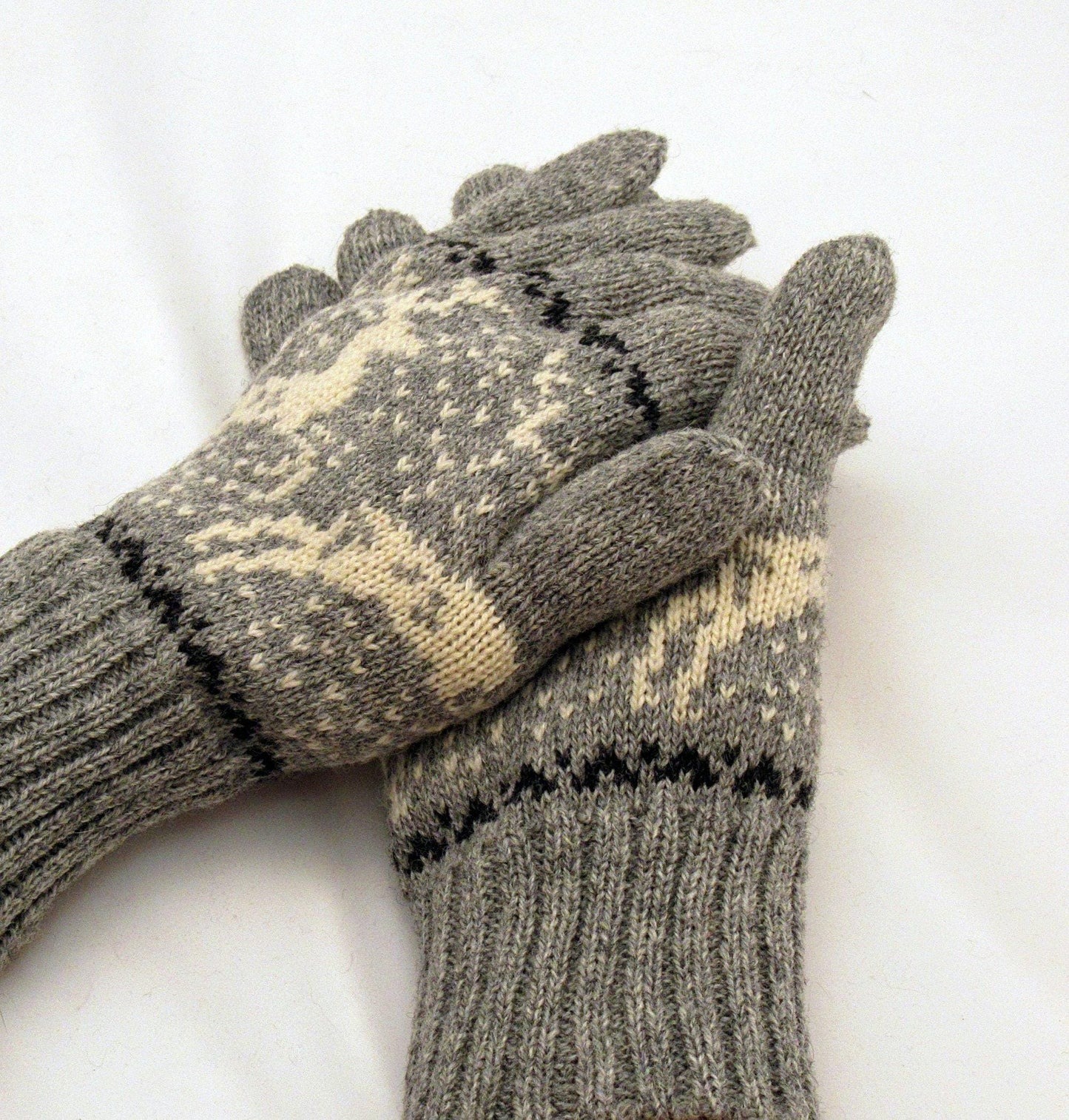 Men's Knitted Wool gloves in Gray with Reindeers.