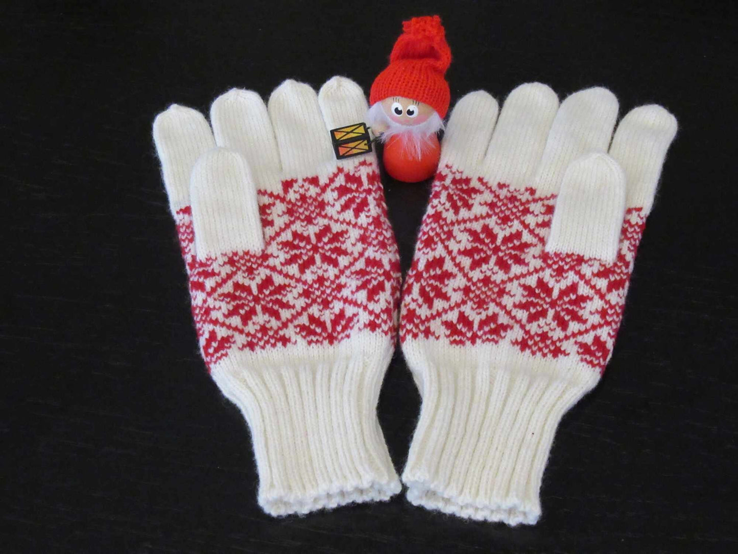 Knitted Wool Gloves in White and Red Stars.