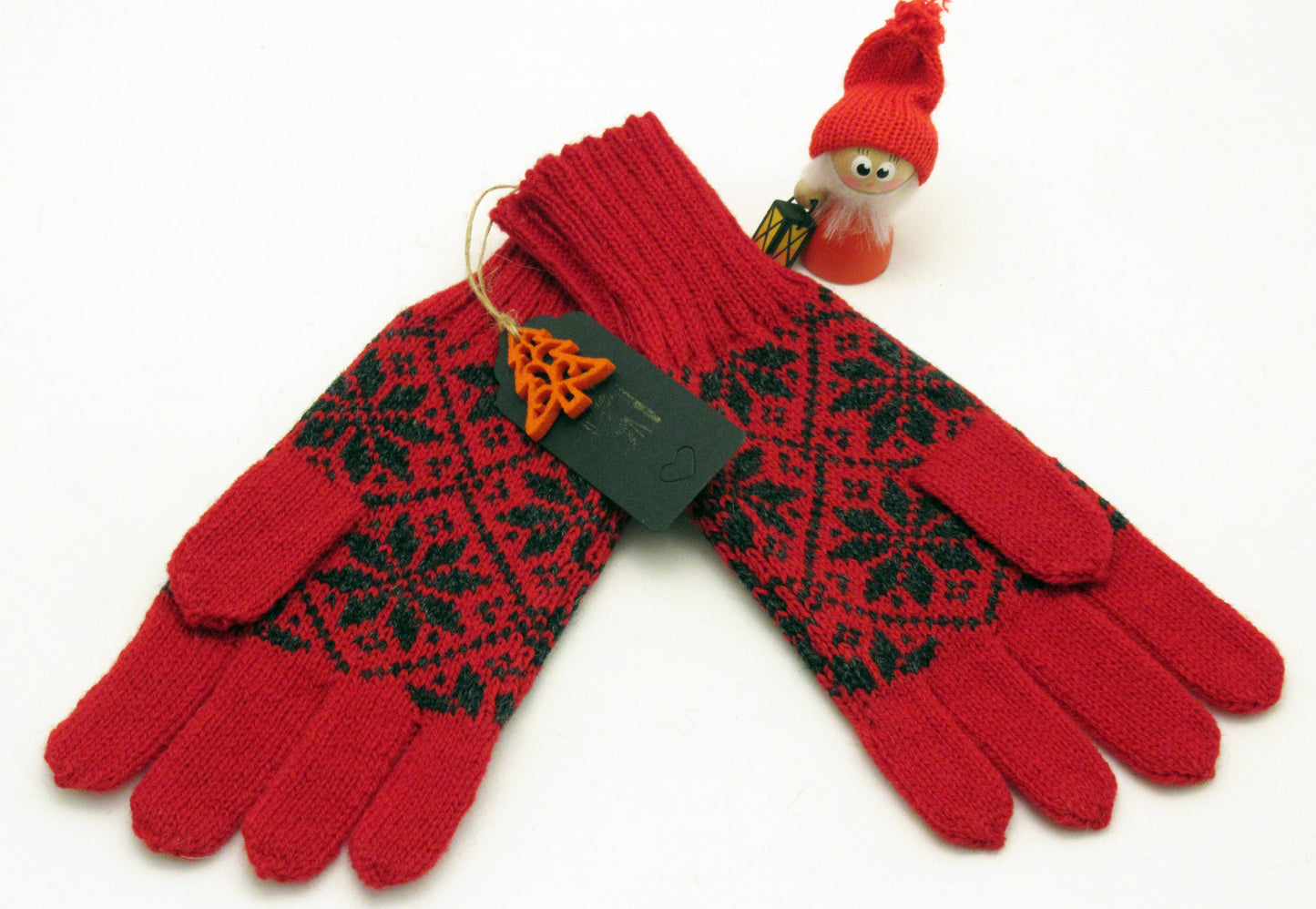 Gestrickte Wollhandschuhe in Rot mit schwarzen Sternen.